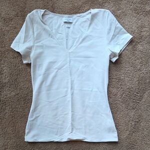Aritzia Contour Cream V-Neck Short Sleeve Tee